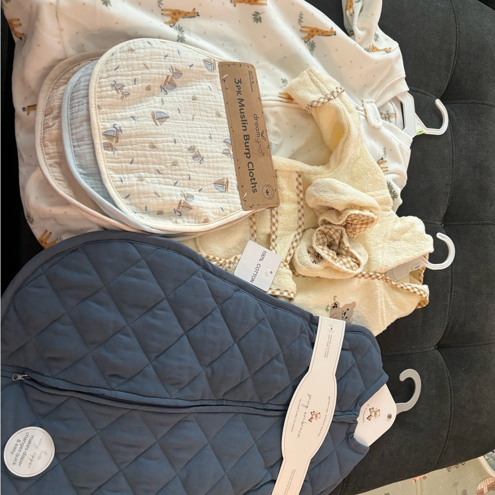 BRAND new baby bundle. 1 sleep sack, 1 swaddle, Muslim burp cloth, and a rob